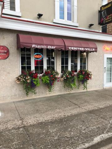 Auberge Centre Ville Chicoutimi Eksteriør billede