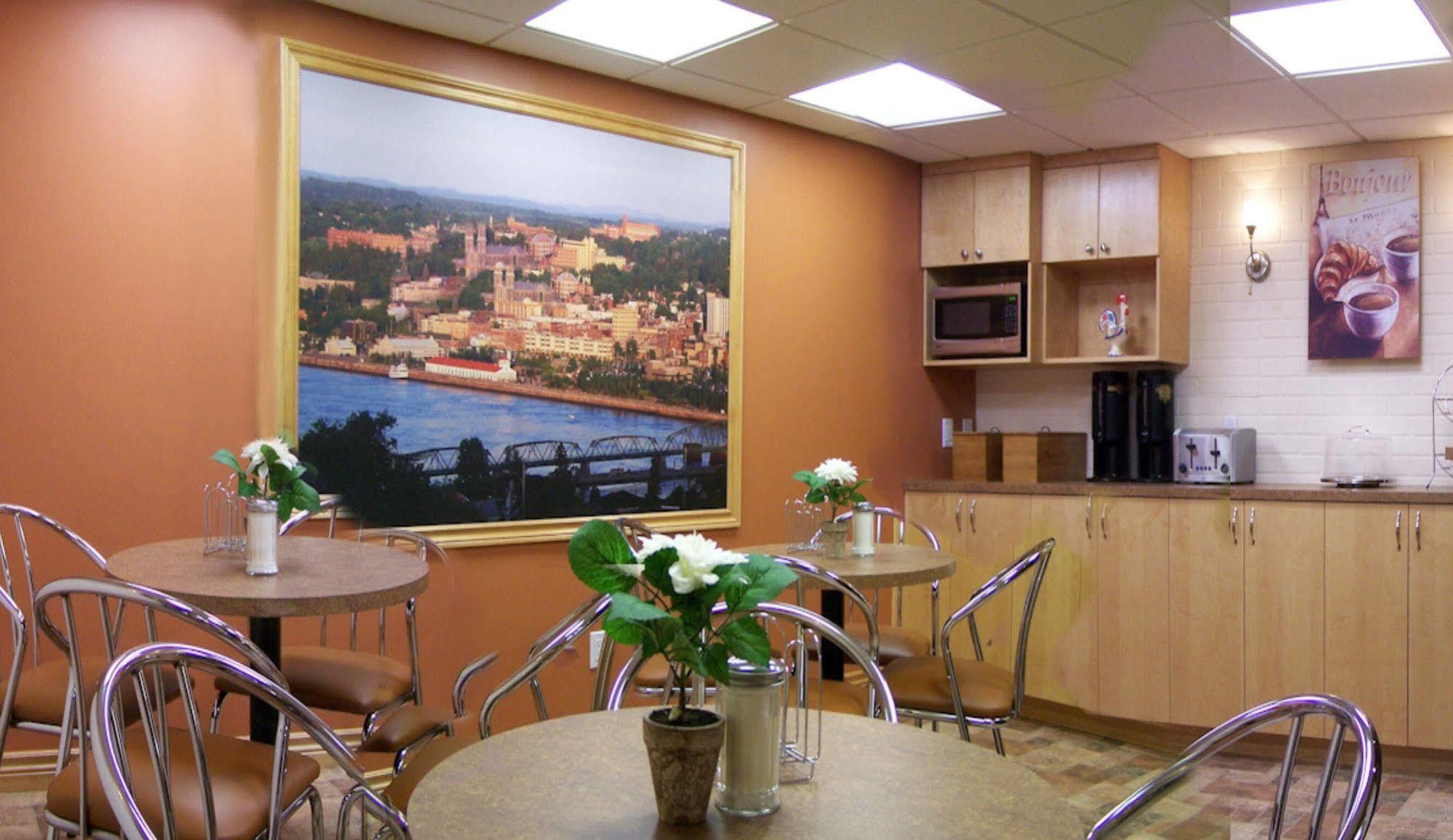 Auberge Centre Ville Chicoutimi Eksteriør billede